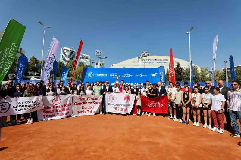Gaziantep’te Tenis Şampiyonasında ödül töreni heyecanı
