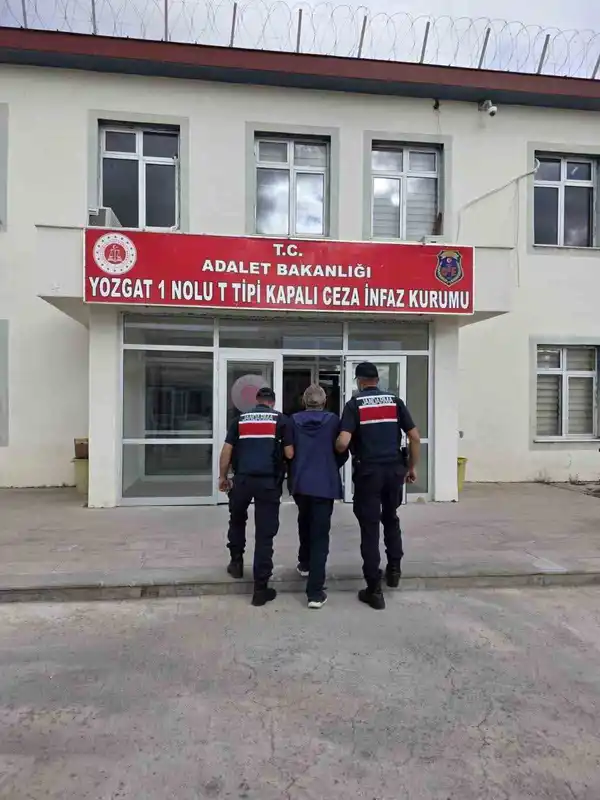 Kırşehir’de yaşlı çifti öldüren katil zanlısı cezaevinde kalp krizi geçirerek öldü
