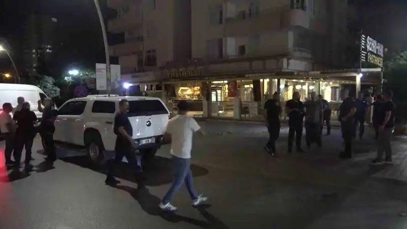 Adana’da pastaneye pimi çekilmemiş el bombası atıldı
