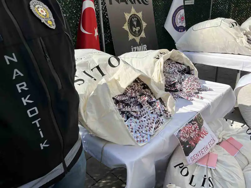 İzmir’de rekor miktarda sentetik ecza yakalandı
