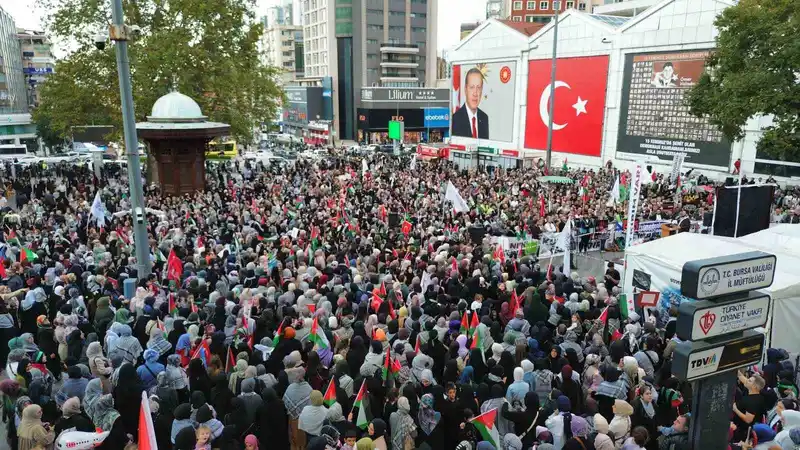 Bursalılar Gazze için meydanlara indi
