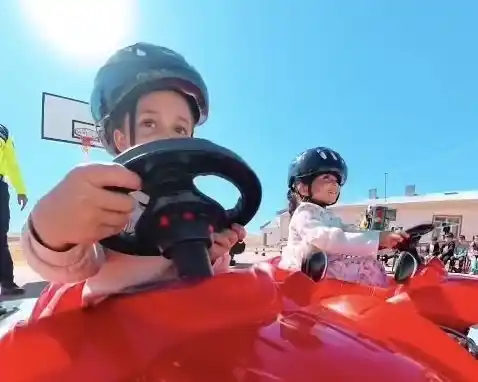 Van’da jandarma ekiplerinden öğrencilere uygulamalı trafik eğitimi
