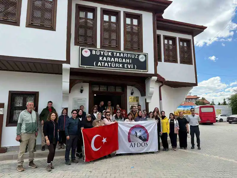 AFDOS üyelerinden Şuhut’da doğa yürüyüşü
