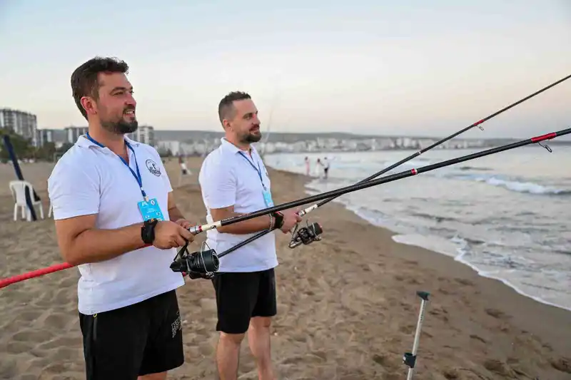 Mersin’de 8. Altın Kanca Surfcasting Turnuvası tamamlandı
