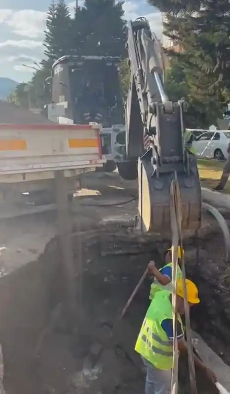Kumluca’da 1 ayda 5 kez patlayan içme suyu hattı onarıldı
