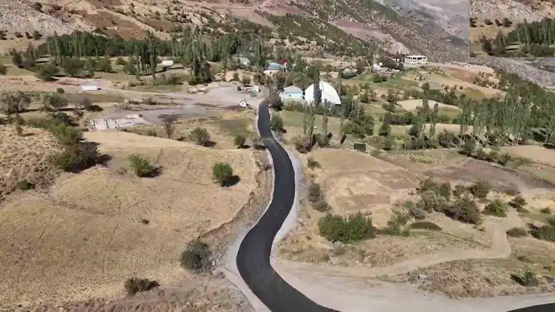 Şemdinli’de grup köy yolu asfaltlandı
