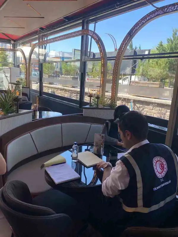 Ticaret Bakanlığı Aksaray’daki fahiş fiyatlı su satışına karşı harekete geçti: Ülke genelinde kafe denetimi yapıldı
