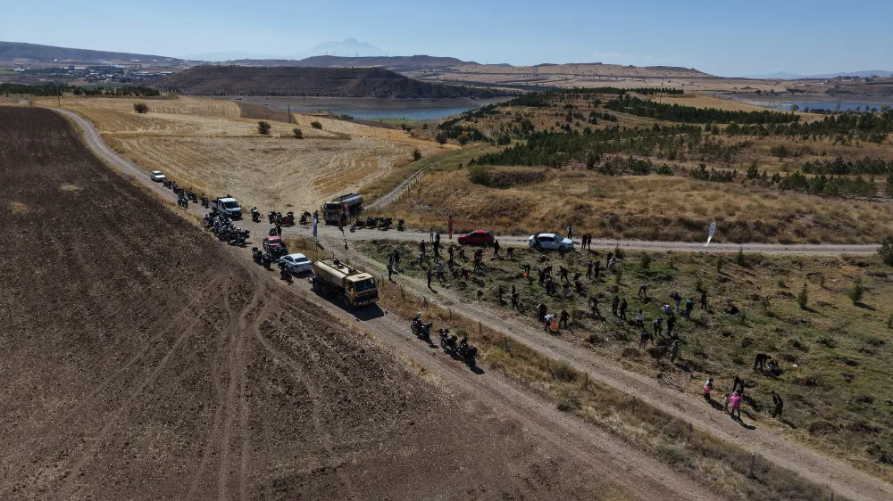 Büyükşehir, Sarımsaklı’da bin 500 fidanı toprakla buluşturdu