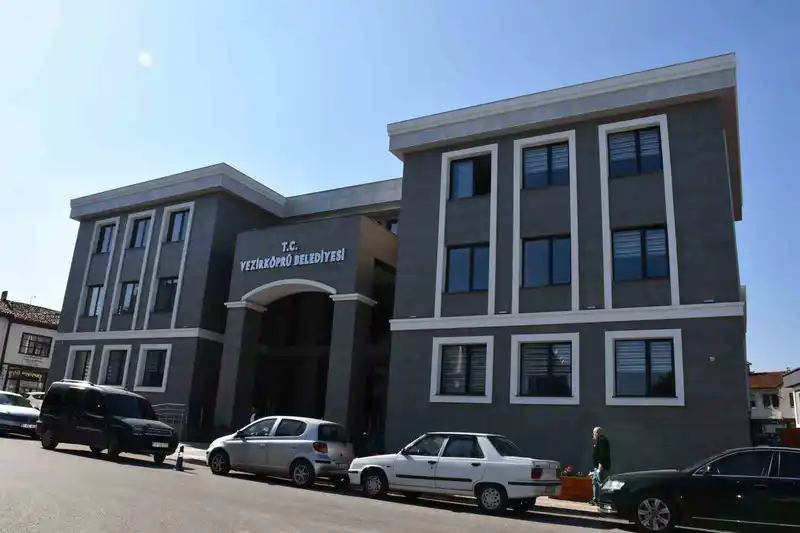 Vezirköprü Belediyesi yeni hizmet binasında
