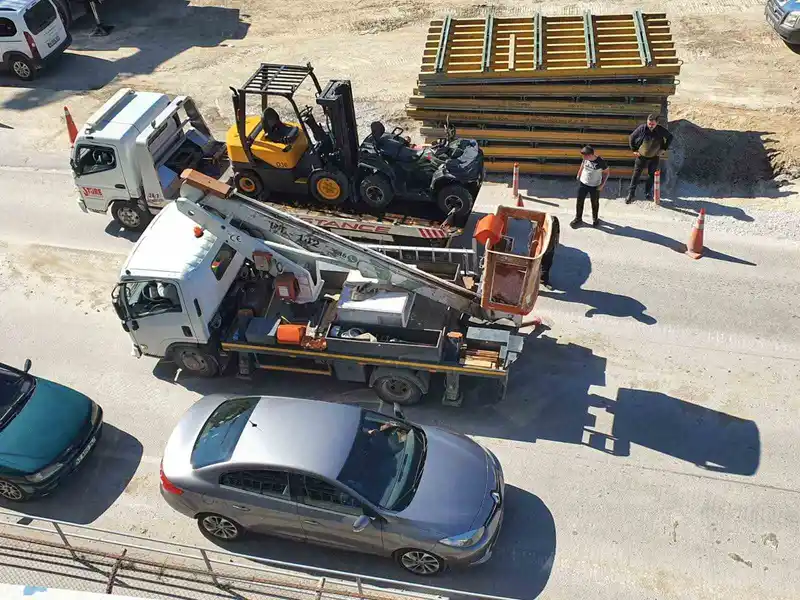 Köprüde arıza yapan tır trafiği felç etti
