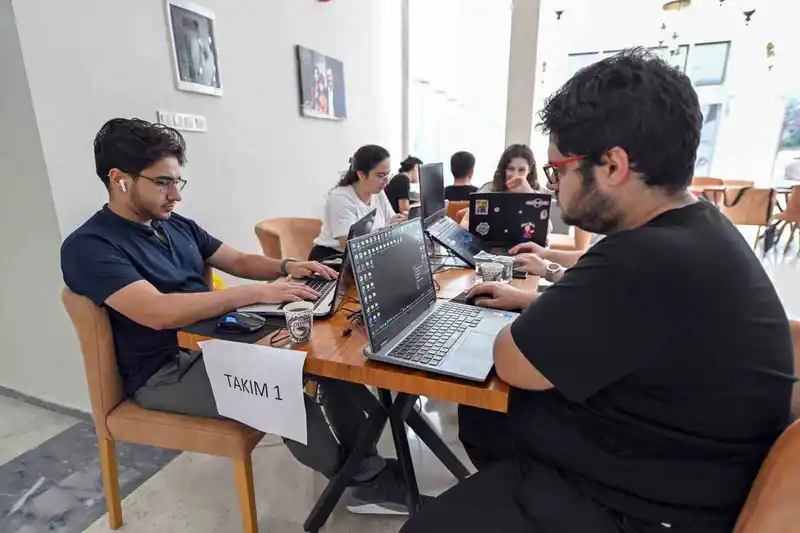 Mersin’de genç beyinler uzay ve teknoloji için yarıştı
