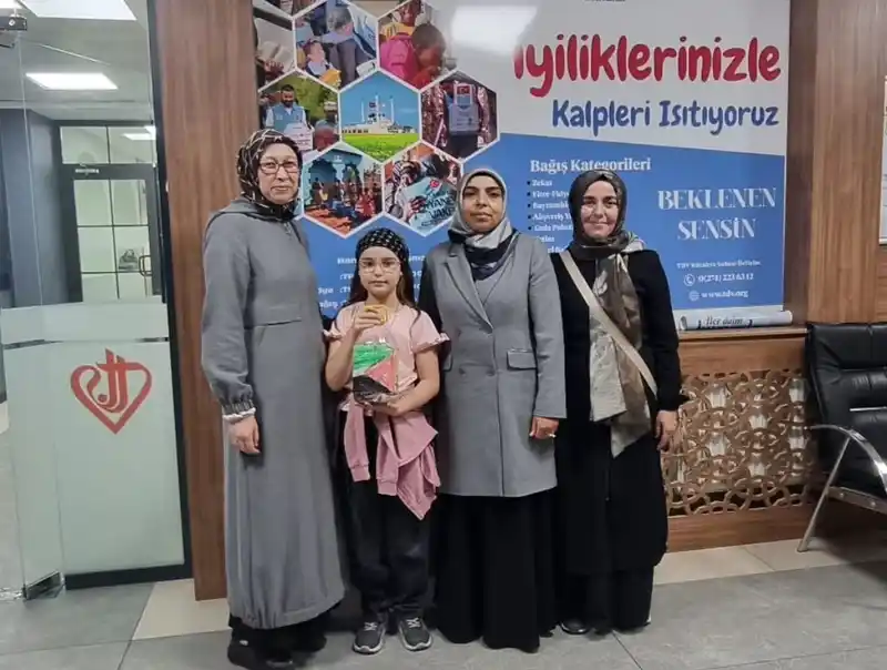 Kütahya’da Kur’an Kursu öğrencisi harçlıklarını Gazze’ye bağışladı
