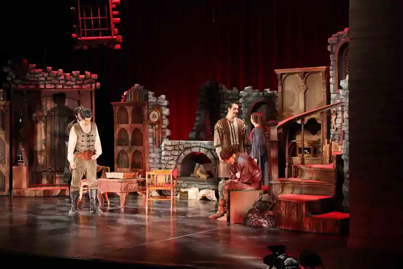 Büyükşehir Şehir Tiyatrosu’ndan unutulmaz prömiyer
