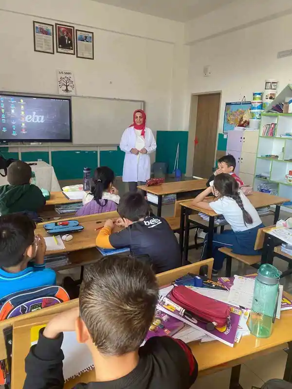Beypazarı’nda ilköğretim öğrencilerine yönelik ağız ve diş sağlığı farkındalık eğitimi
