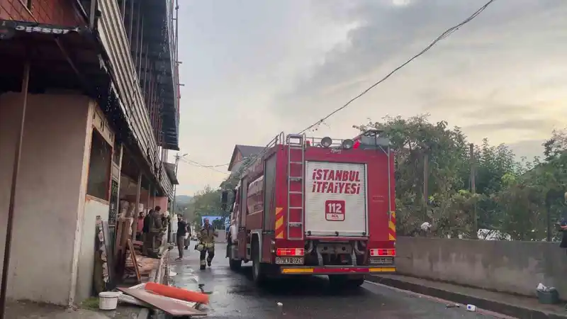 Kereste atölyesinde çıkan yangın korkuttu: O anlar kamerada
