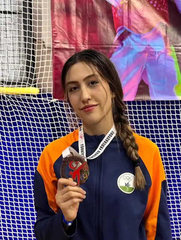 Osmangazili taekwondocudan bronz madalya
