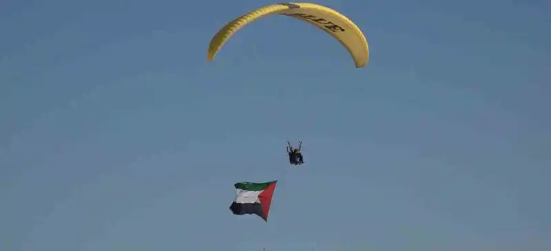 Van Gölü semalarında Filistin bayrağı açtılar
