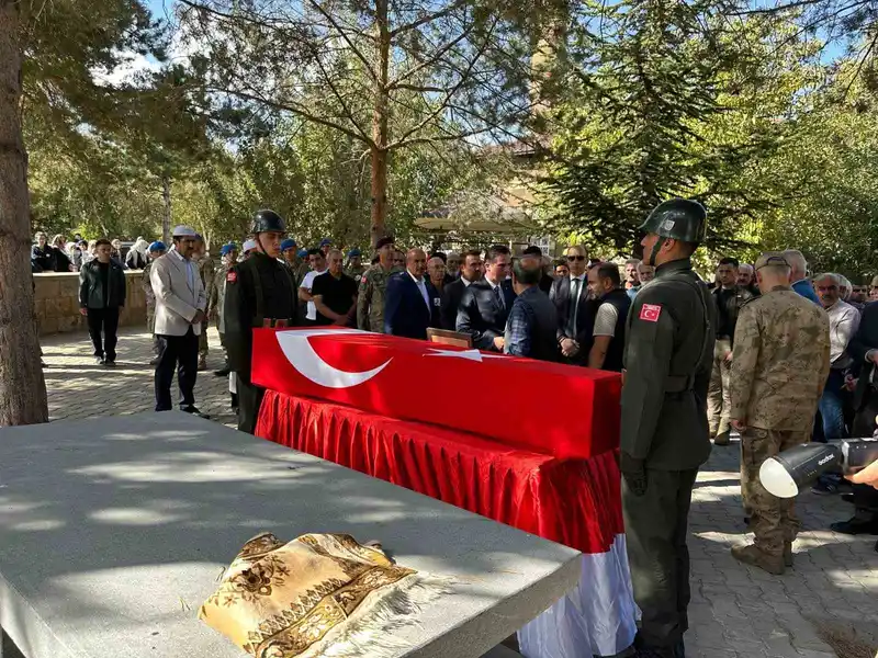 95 yaşında hayatını kaybeden Kore Gazisi son yolculuğuna uğurlandı
