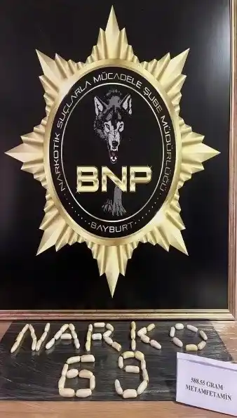 İran uyruklu şahsın mide ve bağırsaklarından 588,55 gr metamfetamin çıkarıldı
