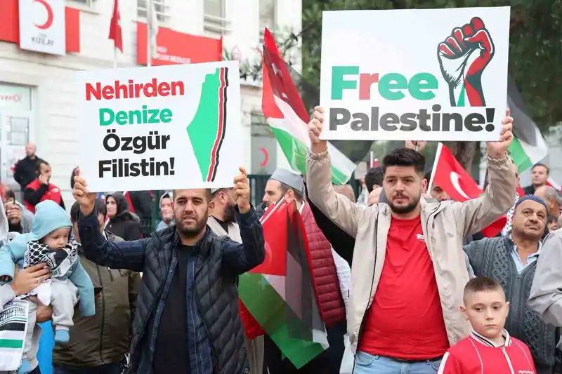 Gebze’de binlerce kişi Gazze için yürüdü
