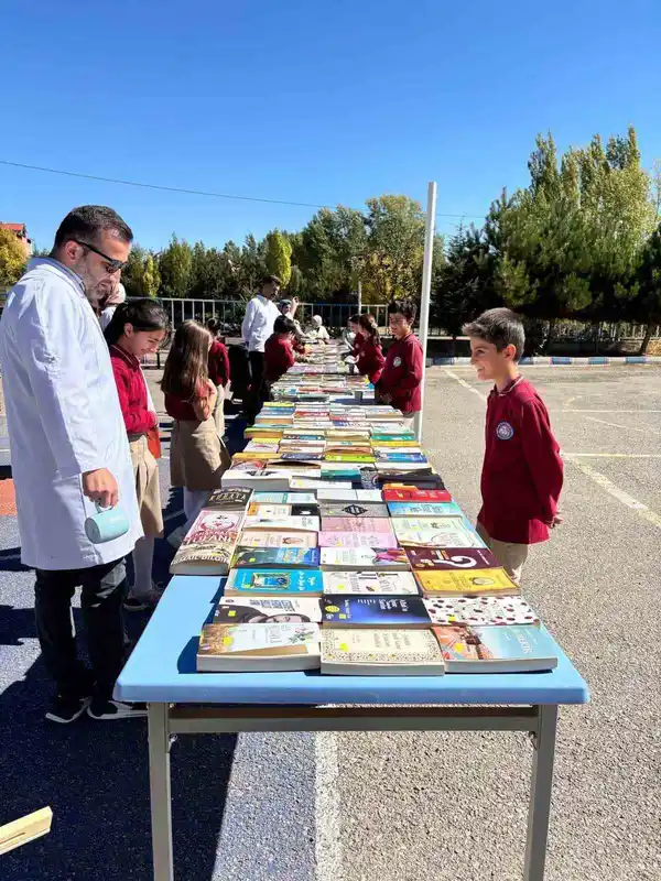 Aydıntepe’de ’Kültür ve Sohbet Odası’ yapımına destek amaçlı kitap fuarı düzenlendi
