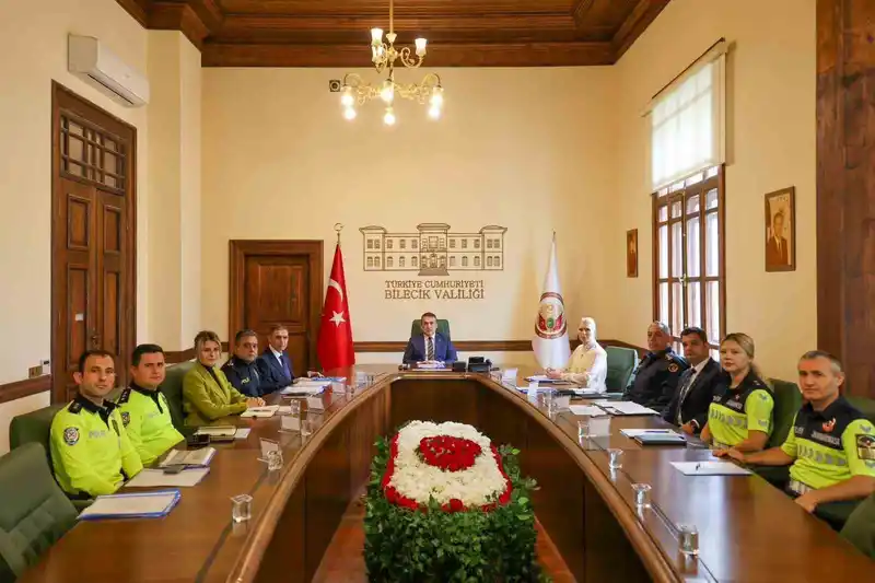 Bilecik Valisi Sözer, ‘Karayolu trafik güvenliği’ toplantısına katıldı

