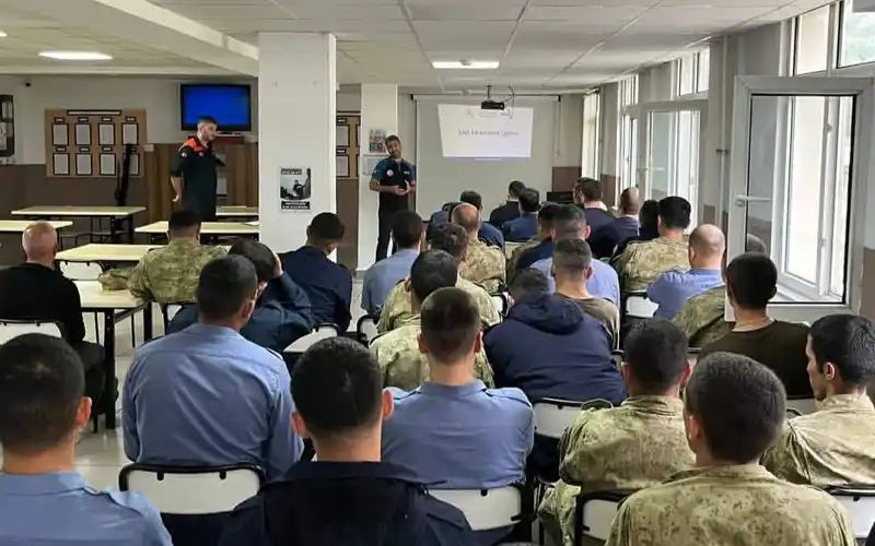 AFAD’dan Deniz Kuvvetleri personeline afet eğitimi
