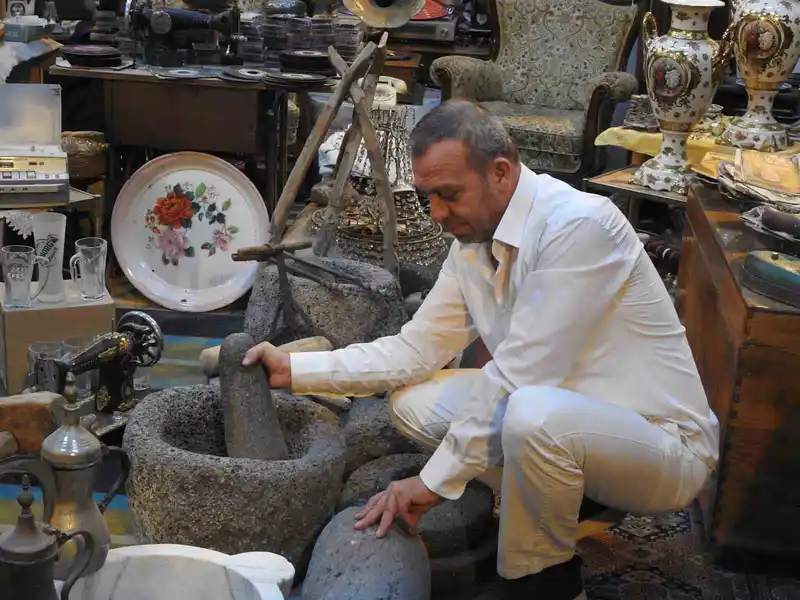 Kilis’teki antikacı, sergilediği eşyalarla geçmişe ışık tutuyor
