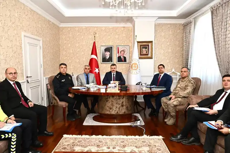 Vali Çiftçi, Bakanlar Yerlikaya ve Uraloğlu ile VKS toplantısına katıldı
