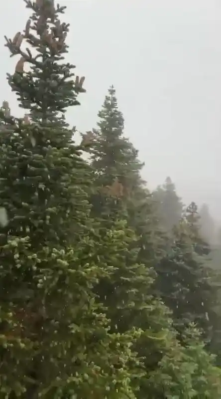 Uludağ’da ilk kar yağışı böyle görüntülendi
