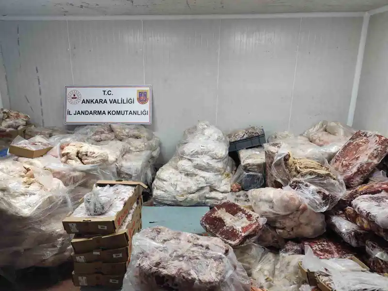 Ankara’da 17 ton sağlıksız et ve tavuk ürünü ele geçirildi
