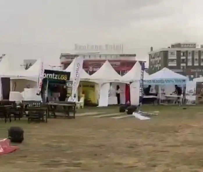 Malatya’da şiddetli fırtına çadırları uçurdu
