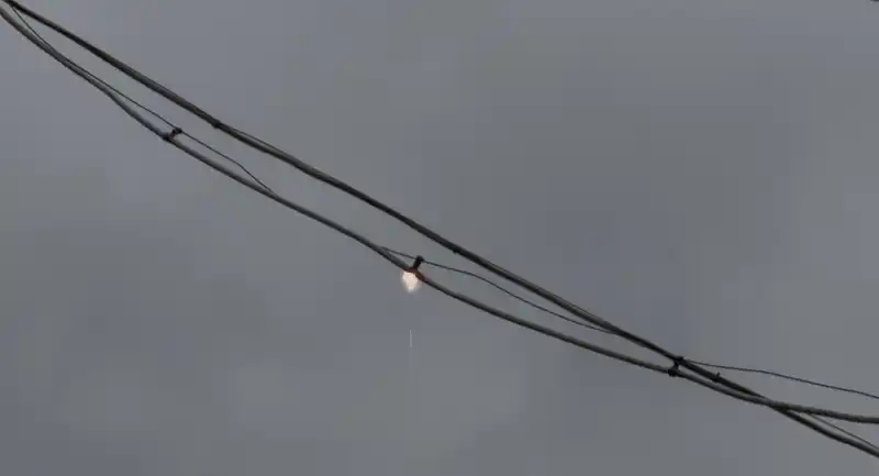 Kablolardan çıkan kıvılcım itfaiye ekiplerini harekete geçirdi
