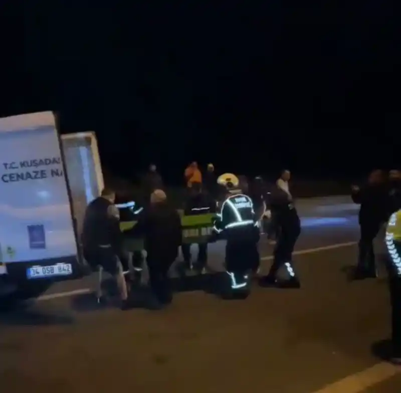 Otomobil, yol temizliği yapan belediye aracına çarptı: 1 ölü
