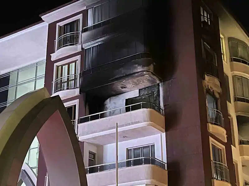 Konya’da apartmandan alevler yükseldi
