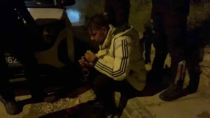 Polisten kaçan ehliyetsiz sürücü ve babasına 57 bin TL para cezası
