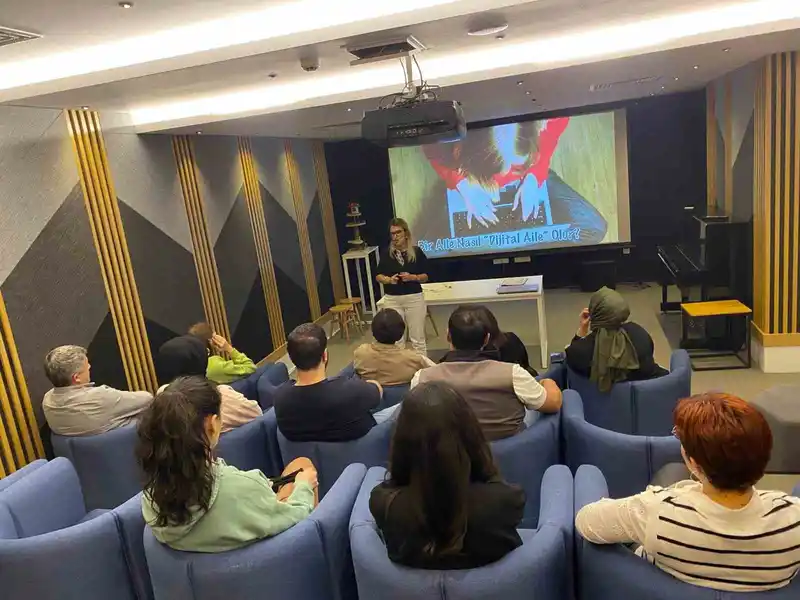 ’Aile ve İnternet’ konulu eğitim gerçekleştirildi
