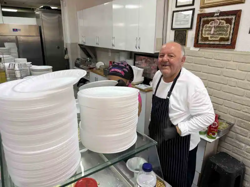 Gariban pilavcısı ‘Haluk Baba’ öğrencilerin ve dar gelirlilerin uğrak noktası
