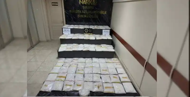 Otoyolda tarihi operasyon: 100 kilo uyuşturucu cipin bagajında bulundu
