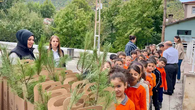 Yeşil vatan için her öğrenciye bir fidan
