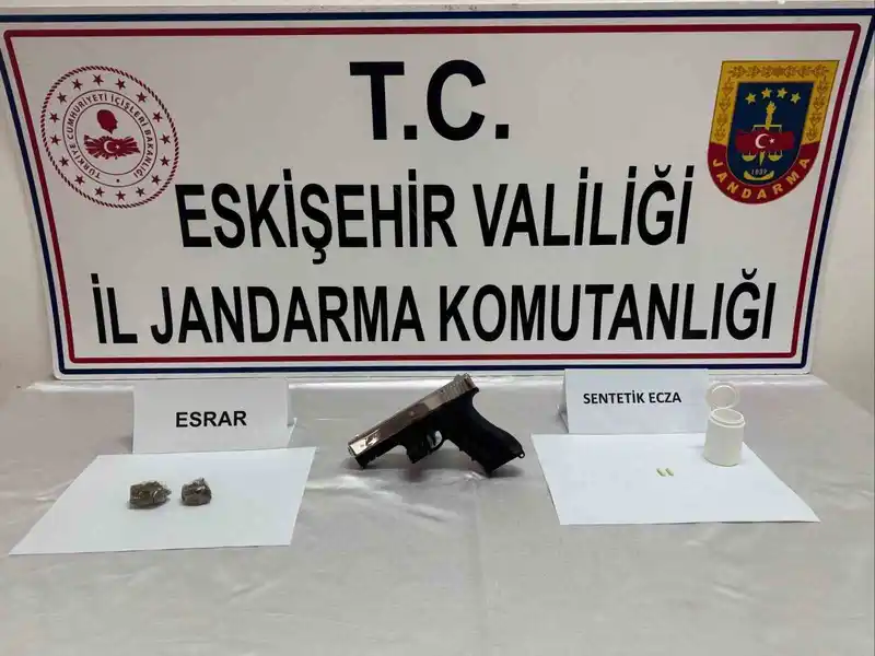 Uyuşturucu bulunduran şahıs jandarma tarafından yakalandı
