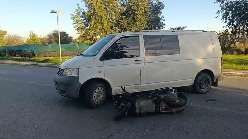 Kamyonet sürücüsünün dikkatsizliği kazayı beraberinde getirdi: 1 yaralı
