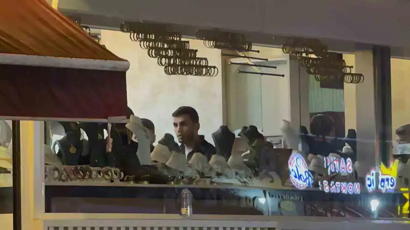 Tahliye edilen binada kuyumcu alarmı: Ziynet eşyalarını dakikalar içinde topladı
