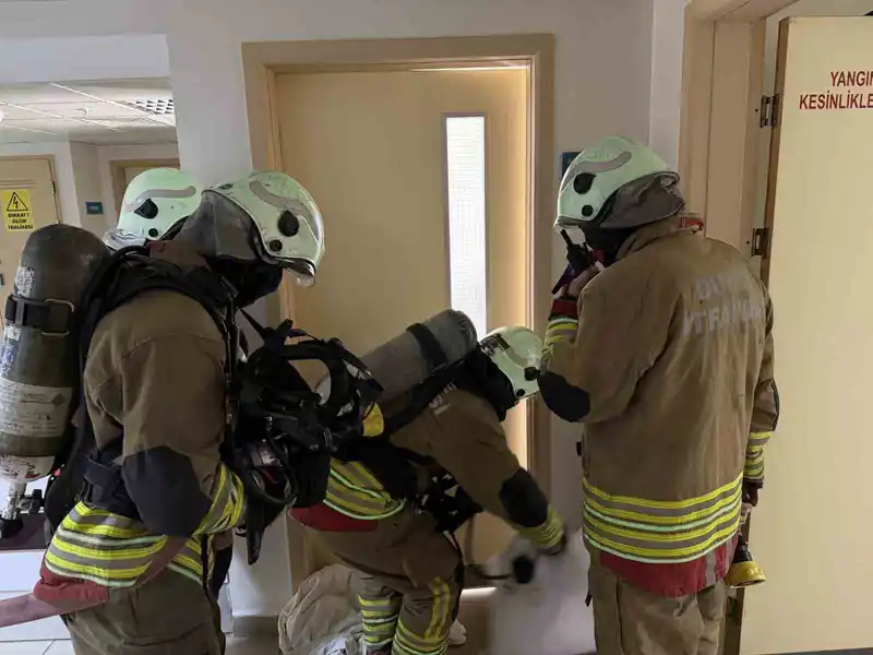 Kadın doğum hastanesinde yangın tatbikatı gerçeğini aratmadı
