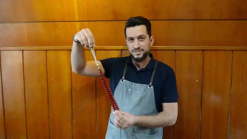 Bu tespihlerin fiyatı dudak uçuklatıyor
