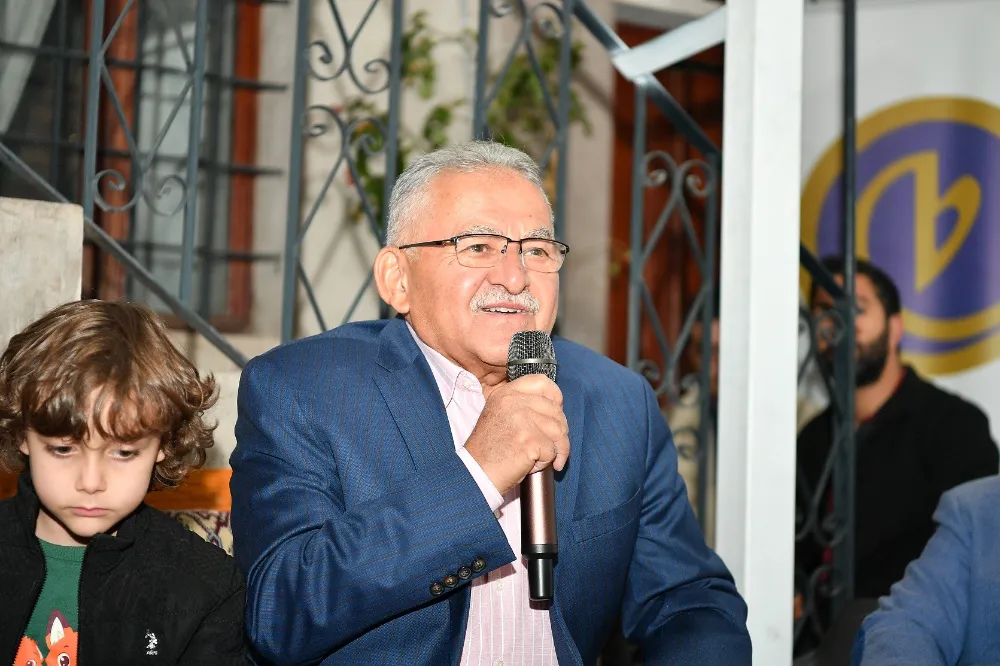 Başkan Büyükkılıç, tecrübelerini söyleşide anlattı