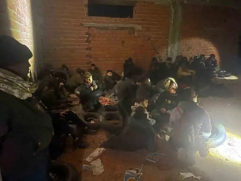 Metruk binadan 29 kaçak göçmen çıktı
