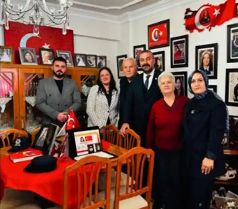 MHP Edirne teşkilatı, şehit ailelerinin evine misafir oldu
