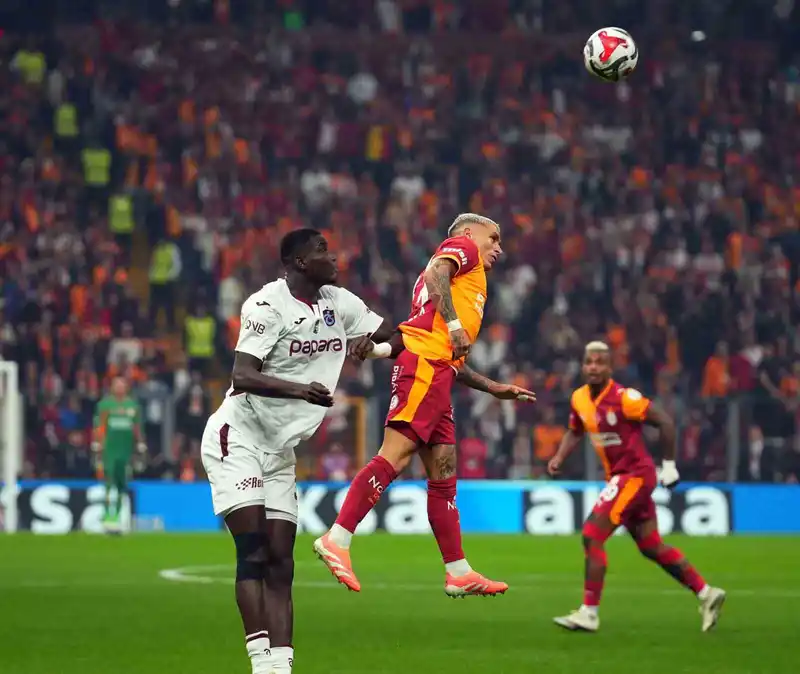 Trendyol Süper Lig: Galatasaray: 0 - Trabzonspor: 0 (Maç devam ediyor)
