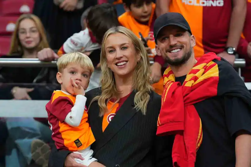 Dries Mertens ve ailesi, RAMS Park’ta
